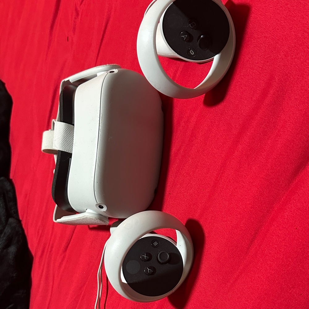 Oculus VR Headset with White Controllers